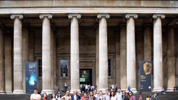 UC Davis Study Abroad, Summer Abroad UK_Gender Program, Photo Album, Image 1